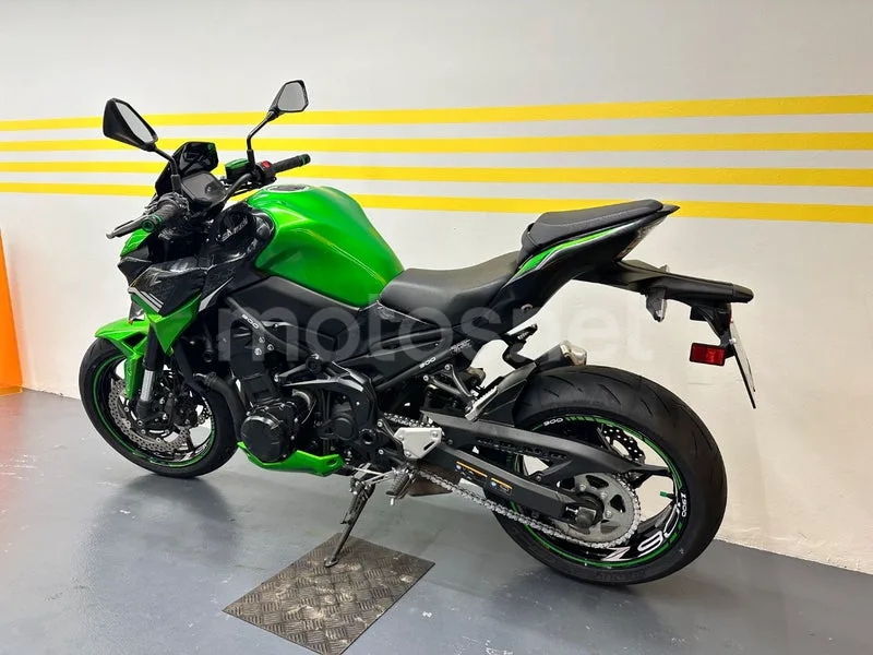Kawasaki Z900 - Vista 4