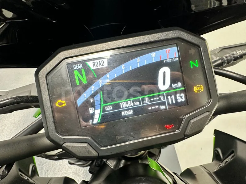 Kawasaki Z900 - Vista 5