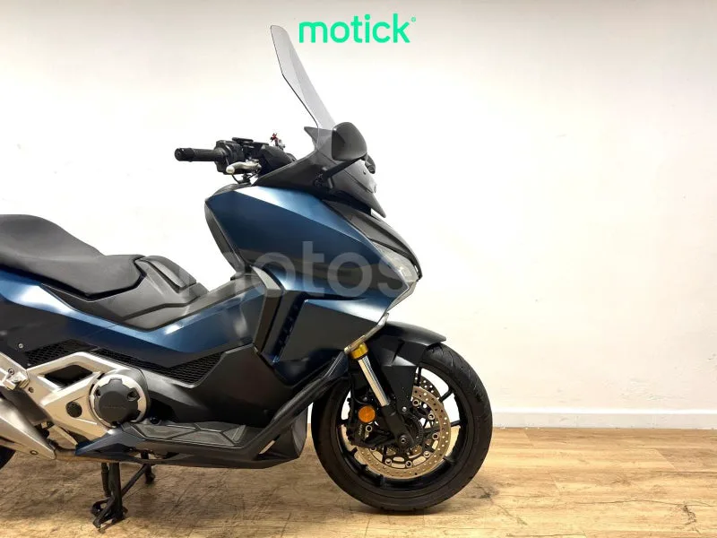 Honda Forza 750 - Vista 4
