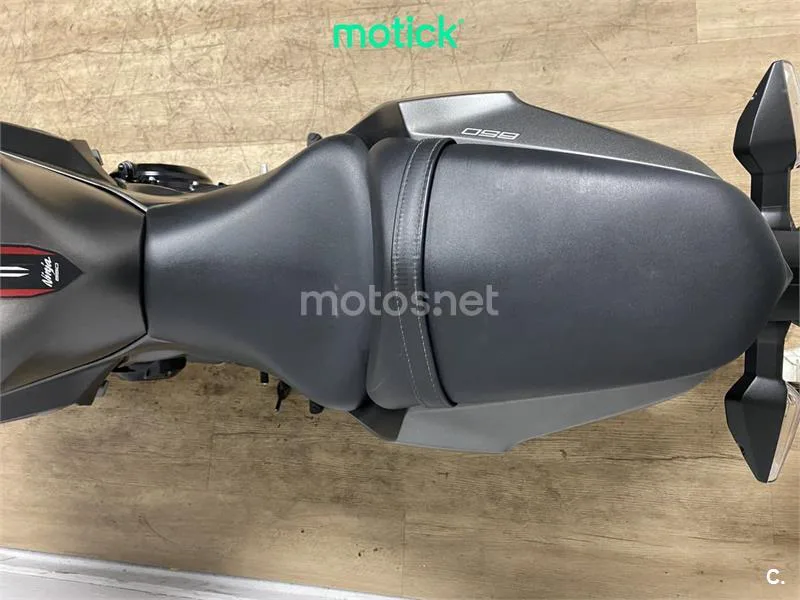 Kawasaki Ninja 650 - Vista 12