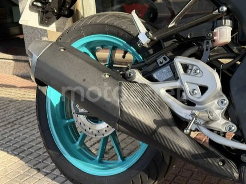 Yamaha MT-125 - Vista 7