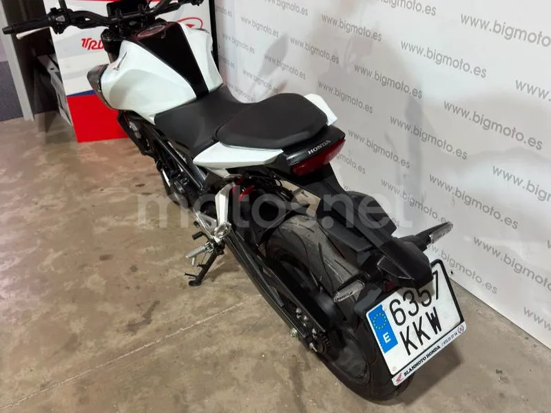 Honda CB125R - Vista 5