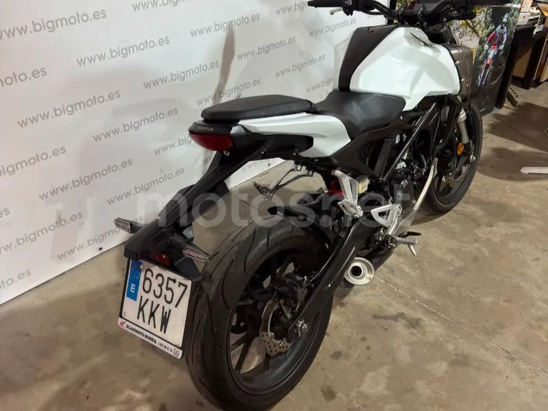 Honda CB125R - Vista 6