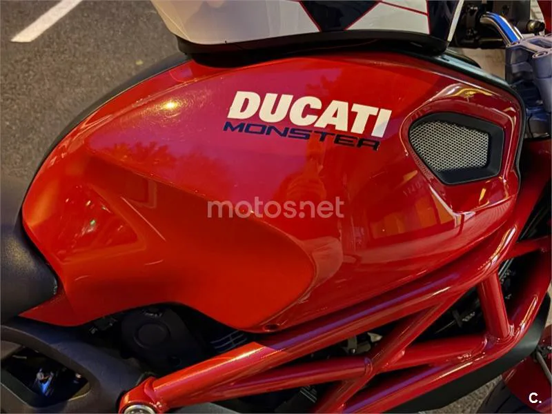 Ducati Monster 696 - Vista 3