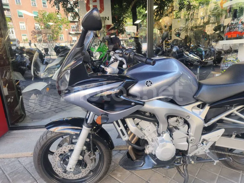 Yamaha FZ6 Fazer - Vista 12
