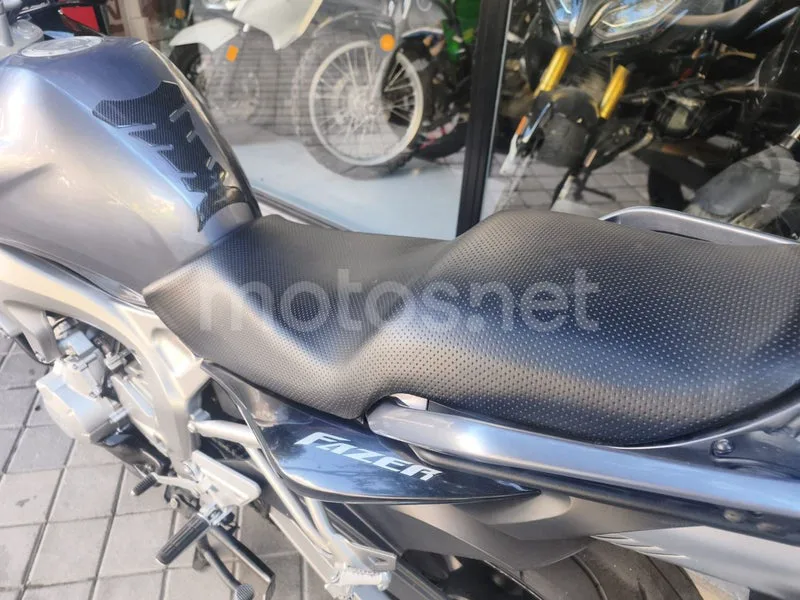 Yamaha FZ6 Fazer - Vista 18