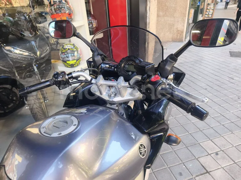 Yamaha FZ6 Fazer - Vista 4