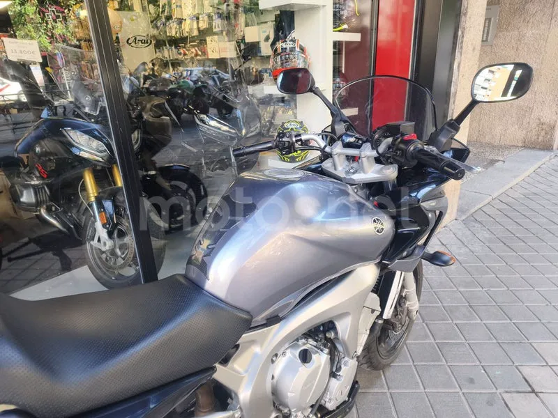Yamaha FZ6 Fazer - Vista 7