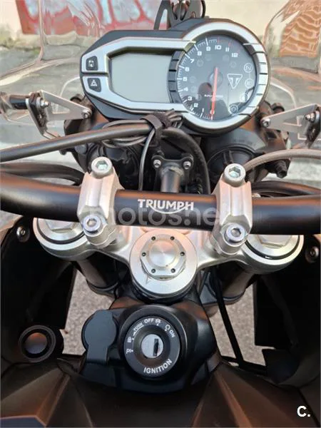 Triumph Tiger 800 - Vista 13