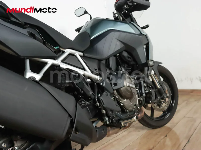 Suzuki V-Strom 800 - Vista 4