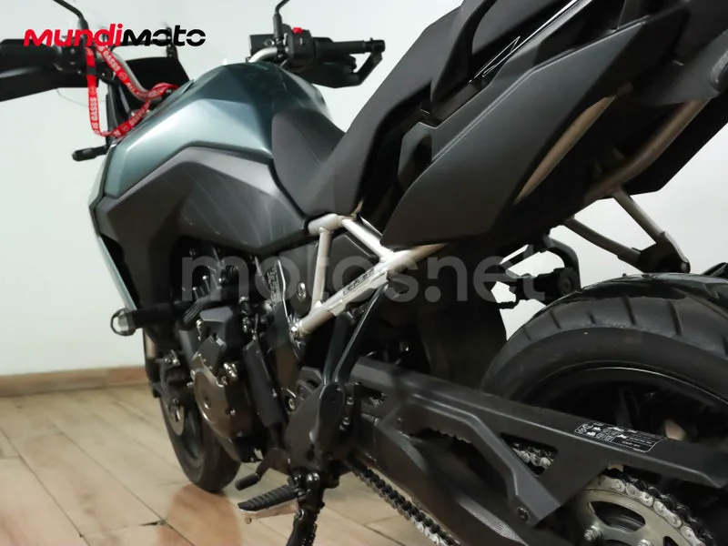 Suzuki V-Strom 800 - Vista 9
