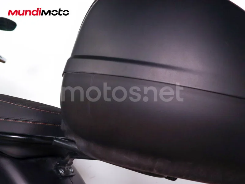 Vespa GTS 300 - Vista 18