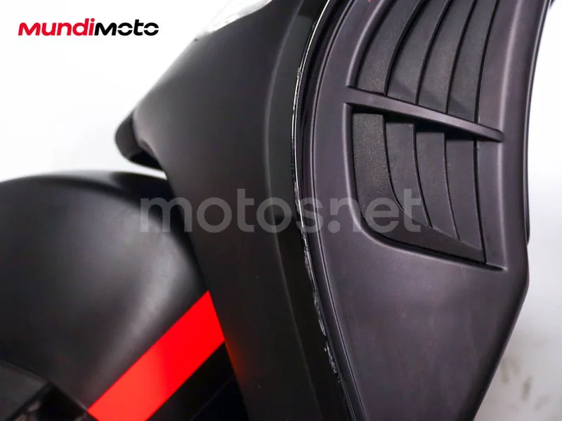 Vespa GTS 300 - Vista 21