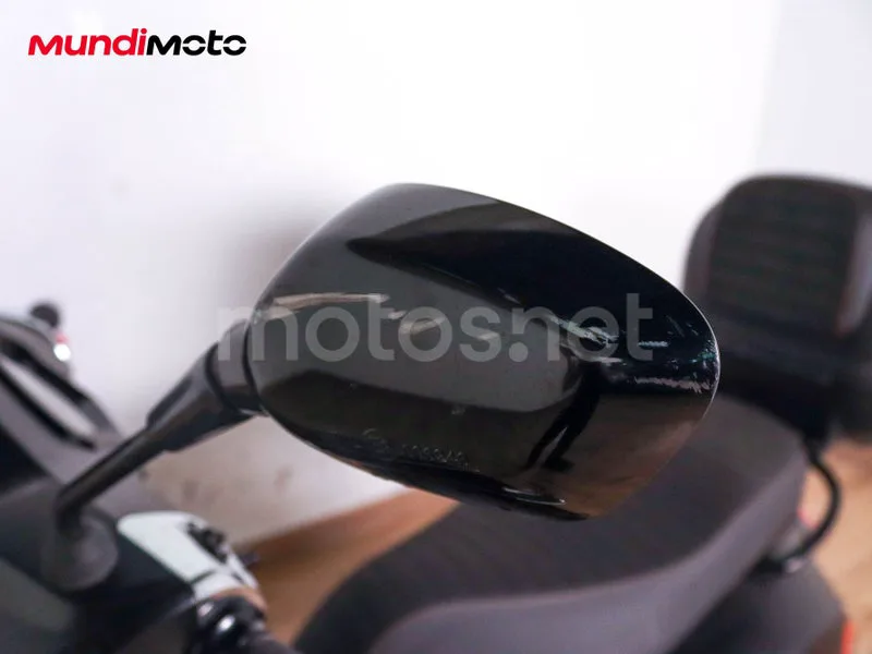 Vespa GTS 300 - Vista 23