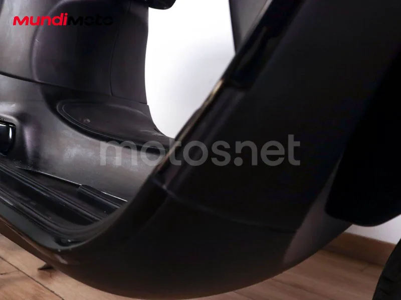 Vespa GTS 300 - Vista 28