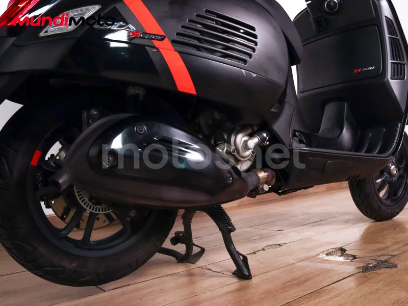 Vespa GTS 300 - Vista 4
