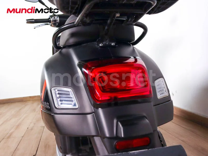 Vespa GTS 300 - Vista 9