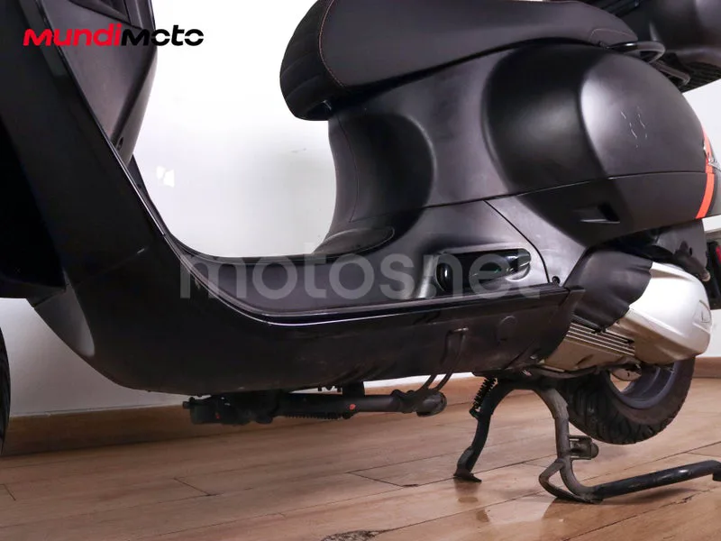 Vespa GTS 300 - Vista 10
