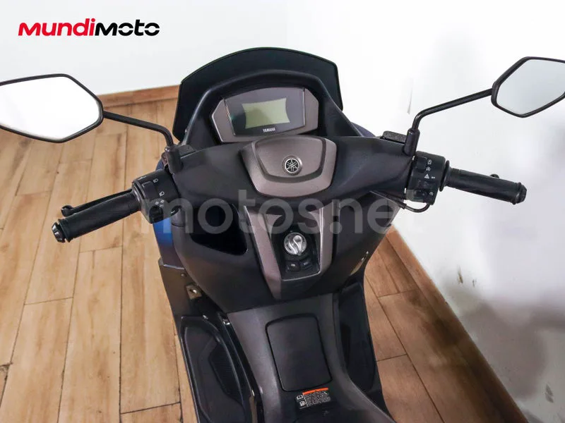 Yamaha NMAX - Vista 11