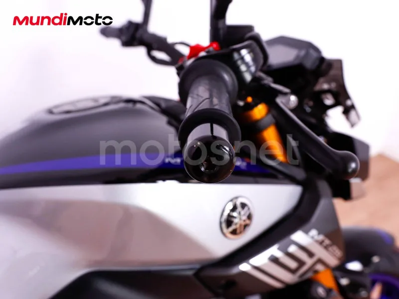 Yamaha MT-09 - Vista 15