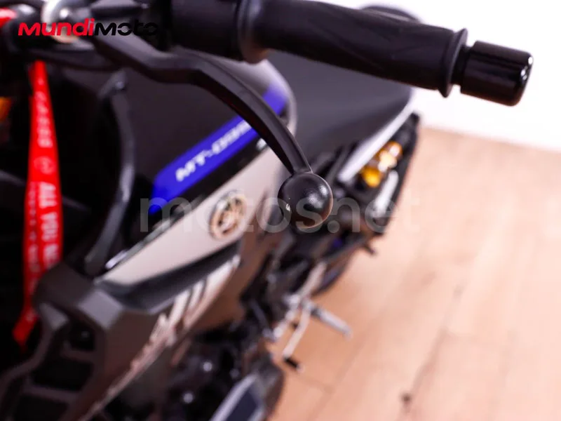 Yamaha MT-09 - Vista 16