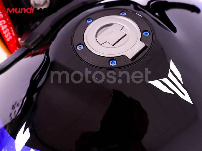 Yamaha MT-09 - Vista 18