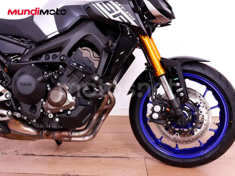 Yamaha MT-09 - Vista 20