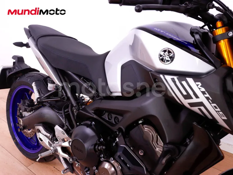 Yamaha MT-09 - Vista 21