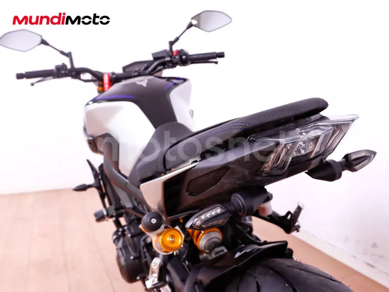 Yamaha MT-09 - Vista 9