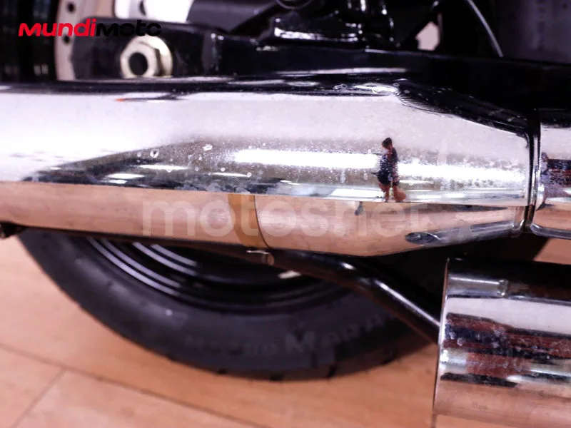 Harley-Davidson Dyna Street Bob - Vista 13