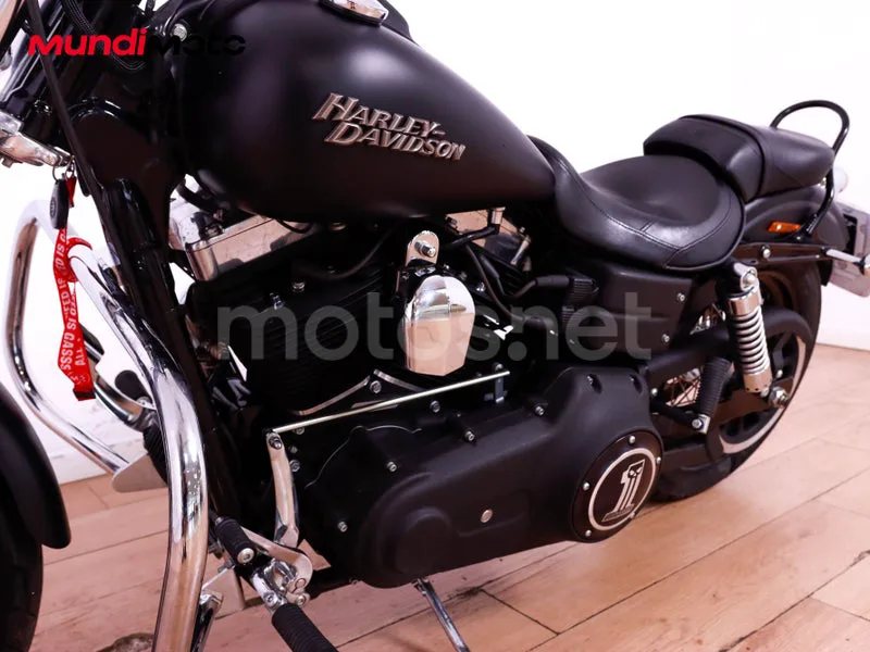 Harley-Davidson Dyna Street Bob - Vista 10
