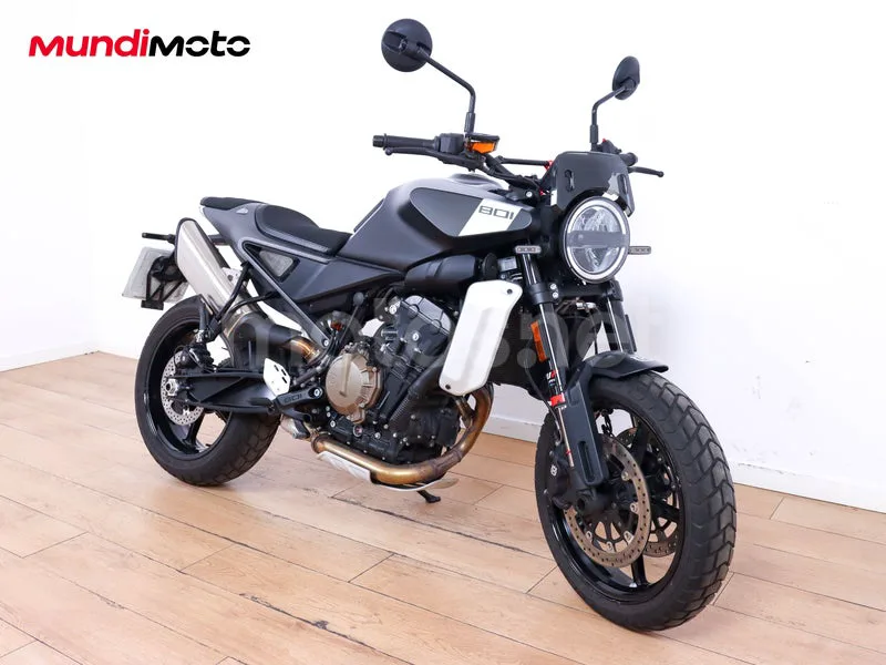 Husqvarna Svartpilen 801 6599 € 2025 Barcelona - 2