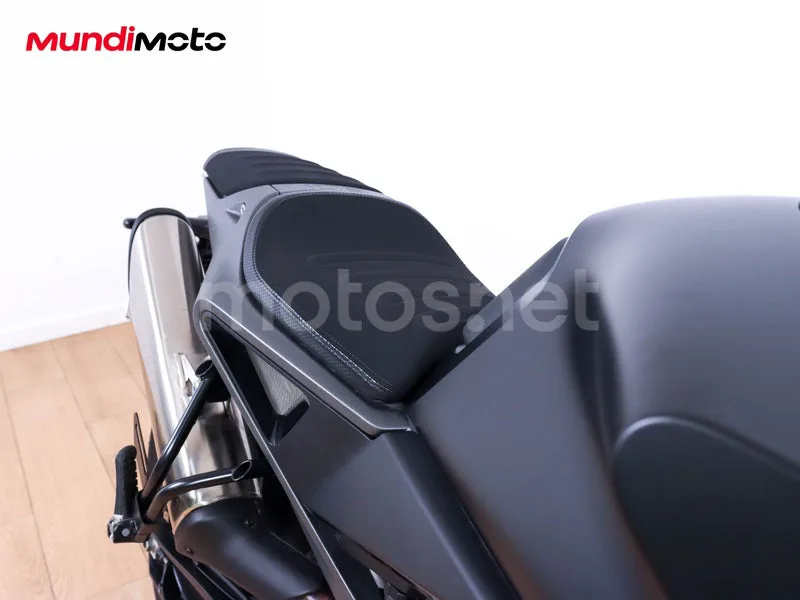 Husqvarna Svartpilen 801 - Vista 14