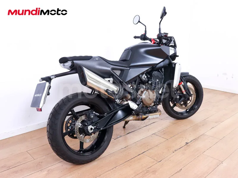 Husqvarna Svartpilen 801 - Vista 3
