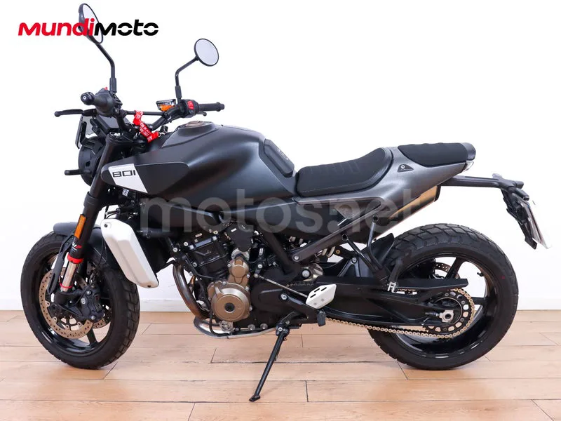 Husqvarna Svartpilen 801 - Vista 6