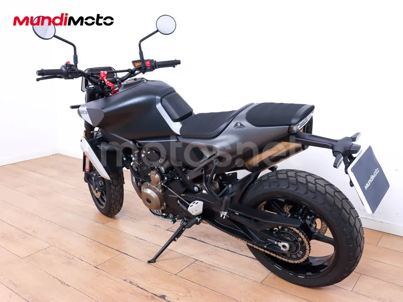 Husqvarna Svartpilen 801 - Vista 8