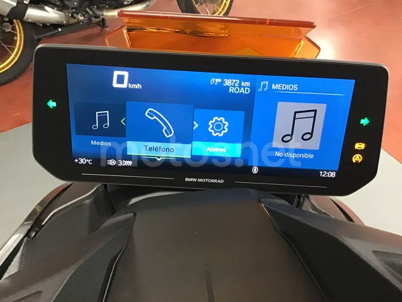 BMW CE 04 - Vista 15