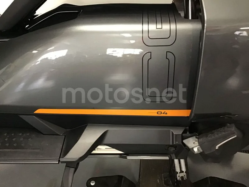 BMW CE 04 - Vista 3