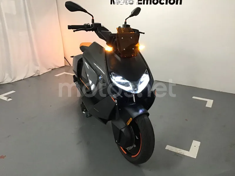 BMW CE 04 - Vista 20