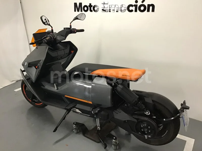 BMW CE 04 - Vista 4