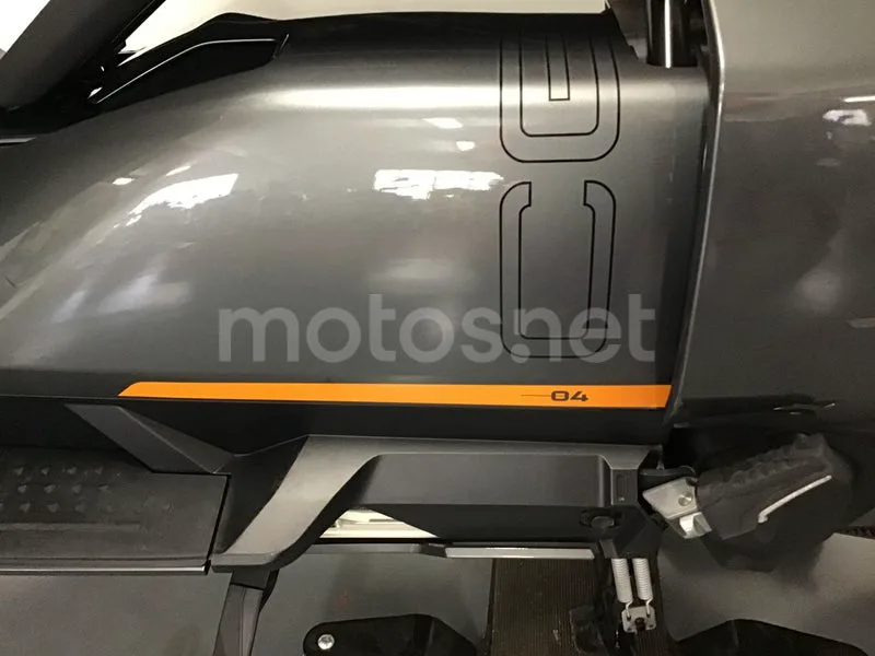 BMW CE 04 - Vista 9
