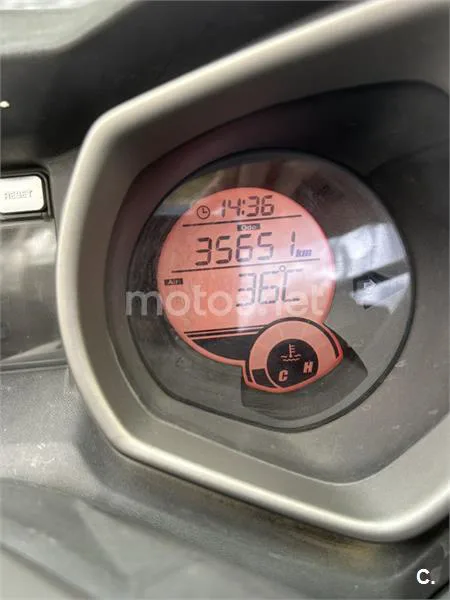 Yamaha XMAX 250 - Vista 6