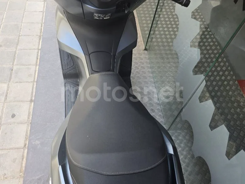Honda PCX125 - Vista 9