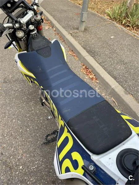 Husqvarna 701 Enduro - Vista 4