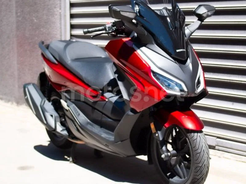 Honda Forza 350 - Vista 3