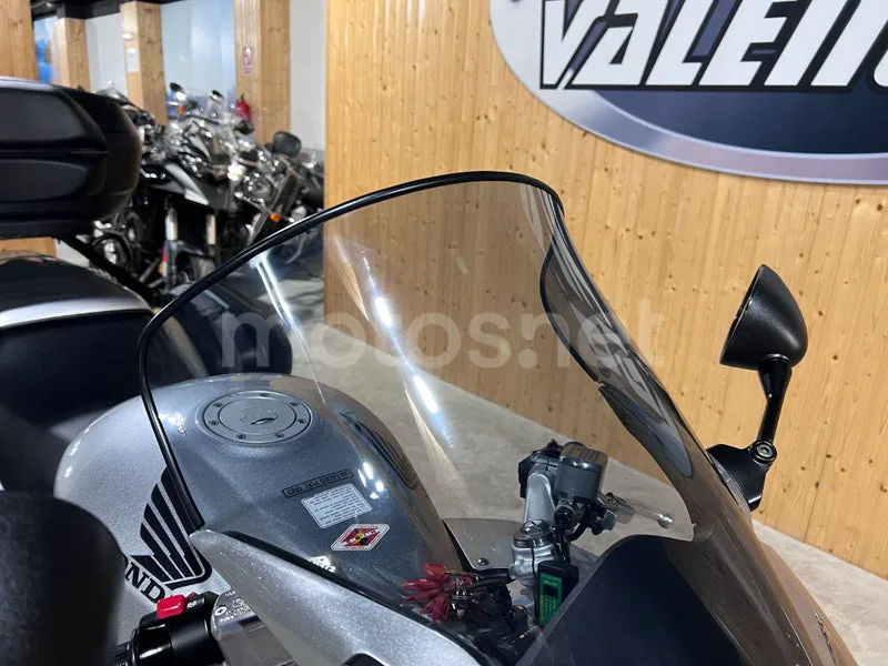 Honda VFR800F - Vista 11