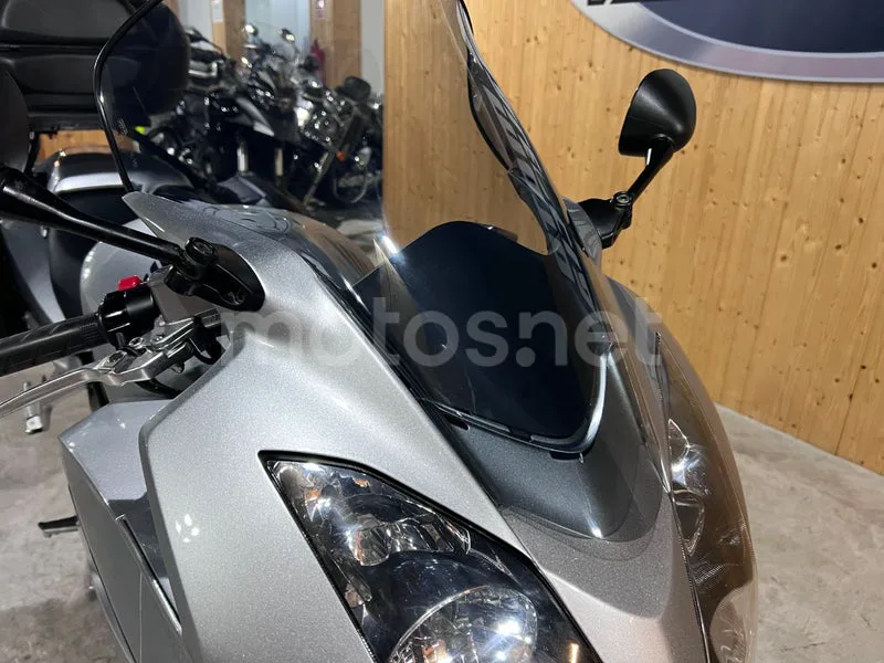 Honda VFR800F - Vista 12