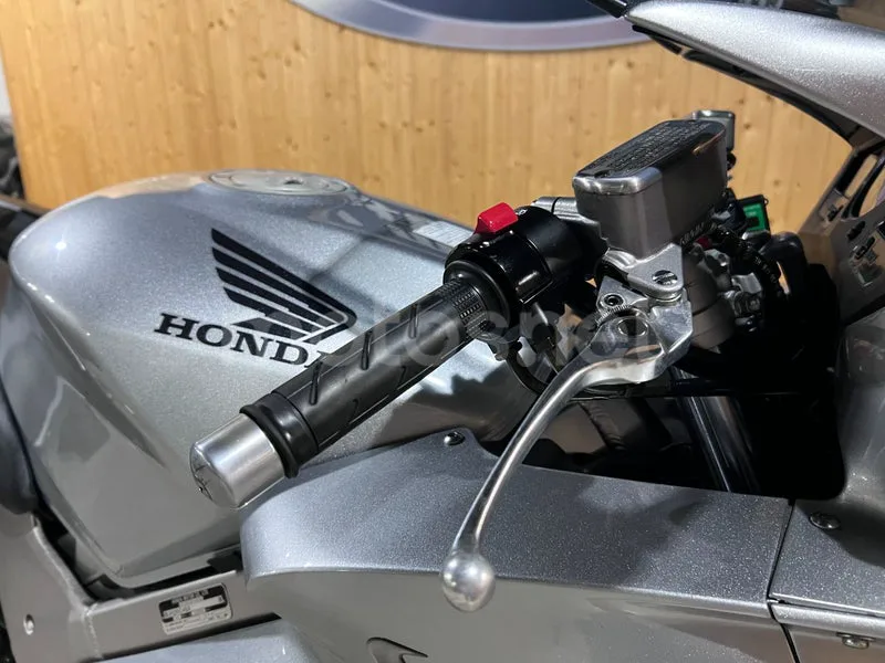 Honda VFR800F - Vista 17
