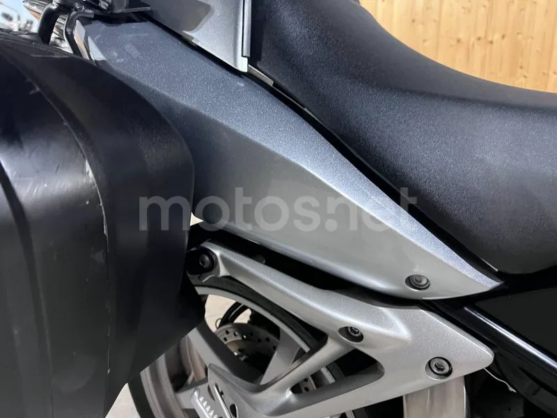 Honda VFR800F - Vista 32
