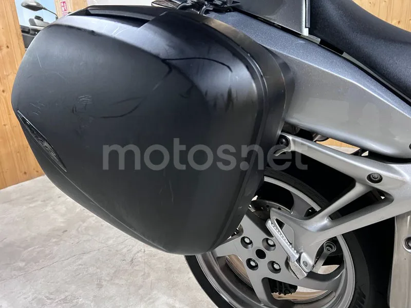 Honda VFR800F - Vista 35